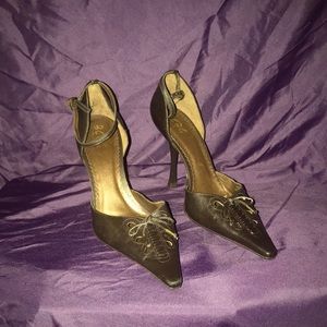 BCBG Paris Brown heels size 7b